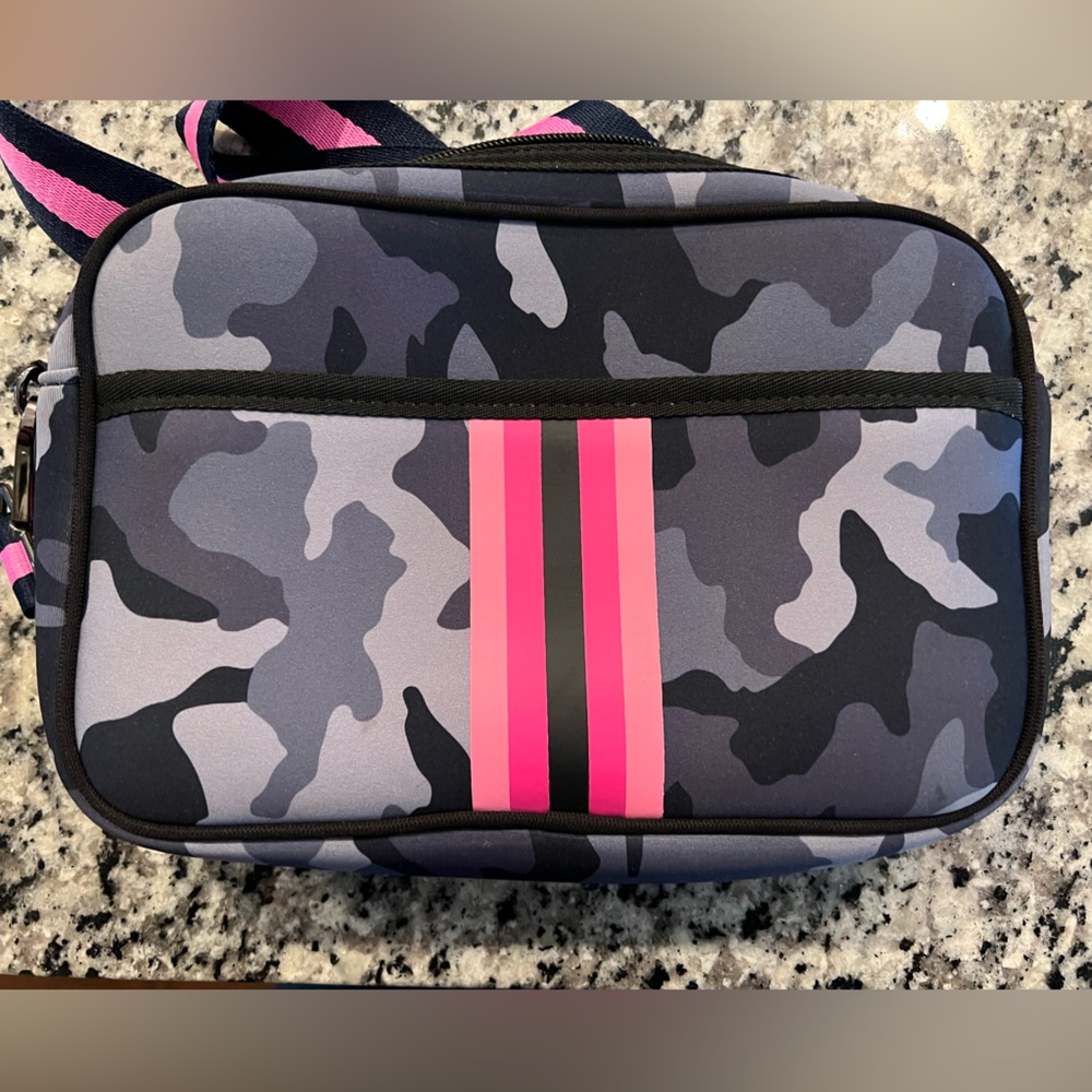 Neoprene purse